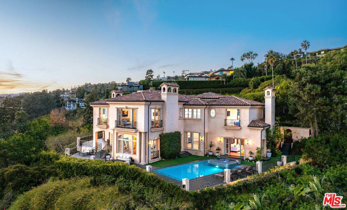 1260   St Ives Pl 5.0 Sunset Strip LA