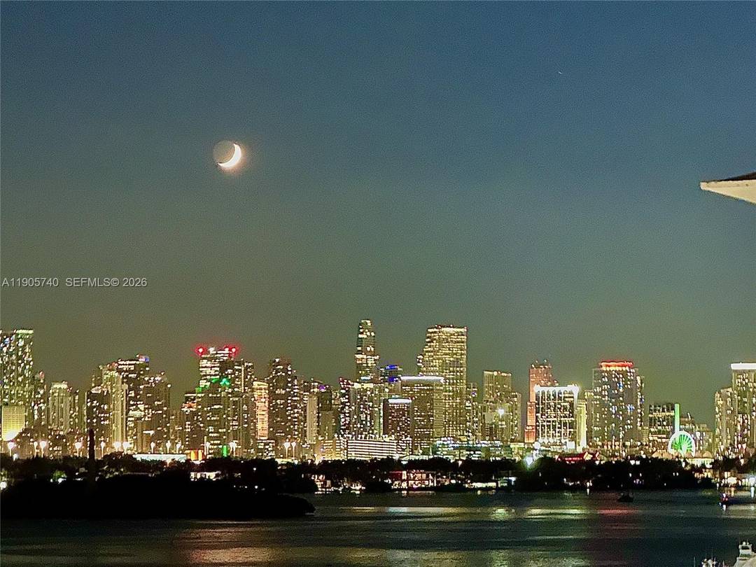 Ideal South Beach Location Lincoln Road Bay Rd with covered parking spot.