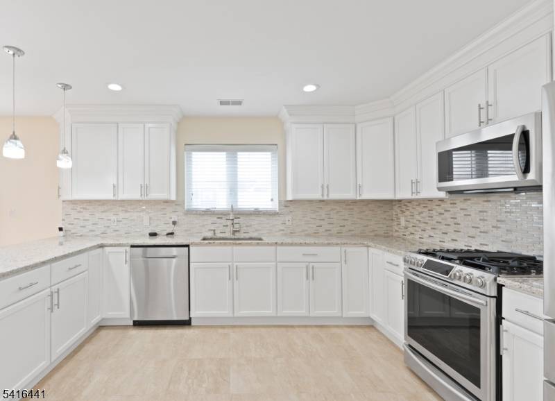 Welcome to this spacious and well maintained 3 bedroom single family home located in Roselle, offering a bright open layout and modern updates throughout.