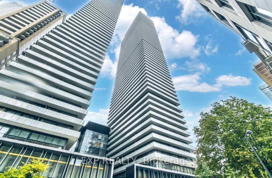 Welcome to 50 Charles Street East, Unit 708 a stylish 1 bedroom, 1 bath condo in the heart of downtown Toronto.