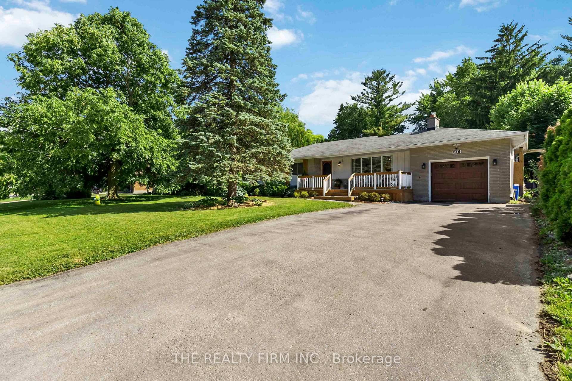 Welcome to this beautifully updated 3 bedroom, 2 bathroom bungalow in the heart of the highly desirable Oakridge neighbourhood.
