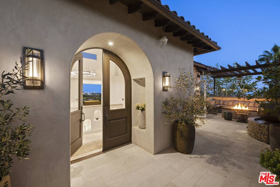 1380   Summitridge Pl 4BR Beverly Hills Post Office | B.H.P.O. La