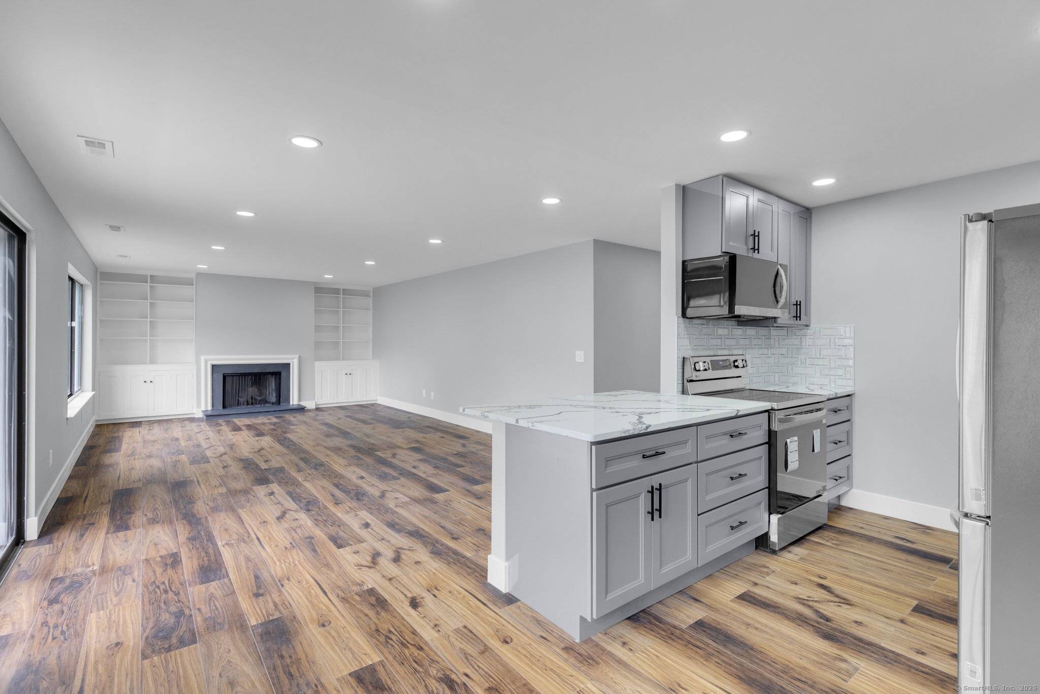 A fully renovated ranch style condo in the tranquil Birchwood complex.
