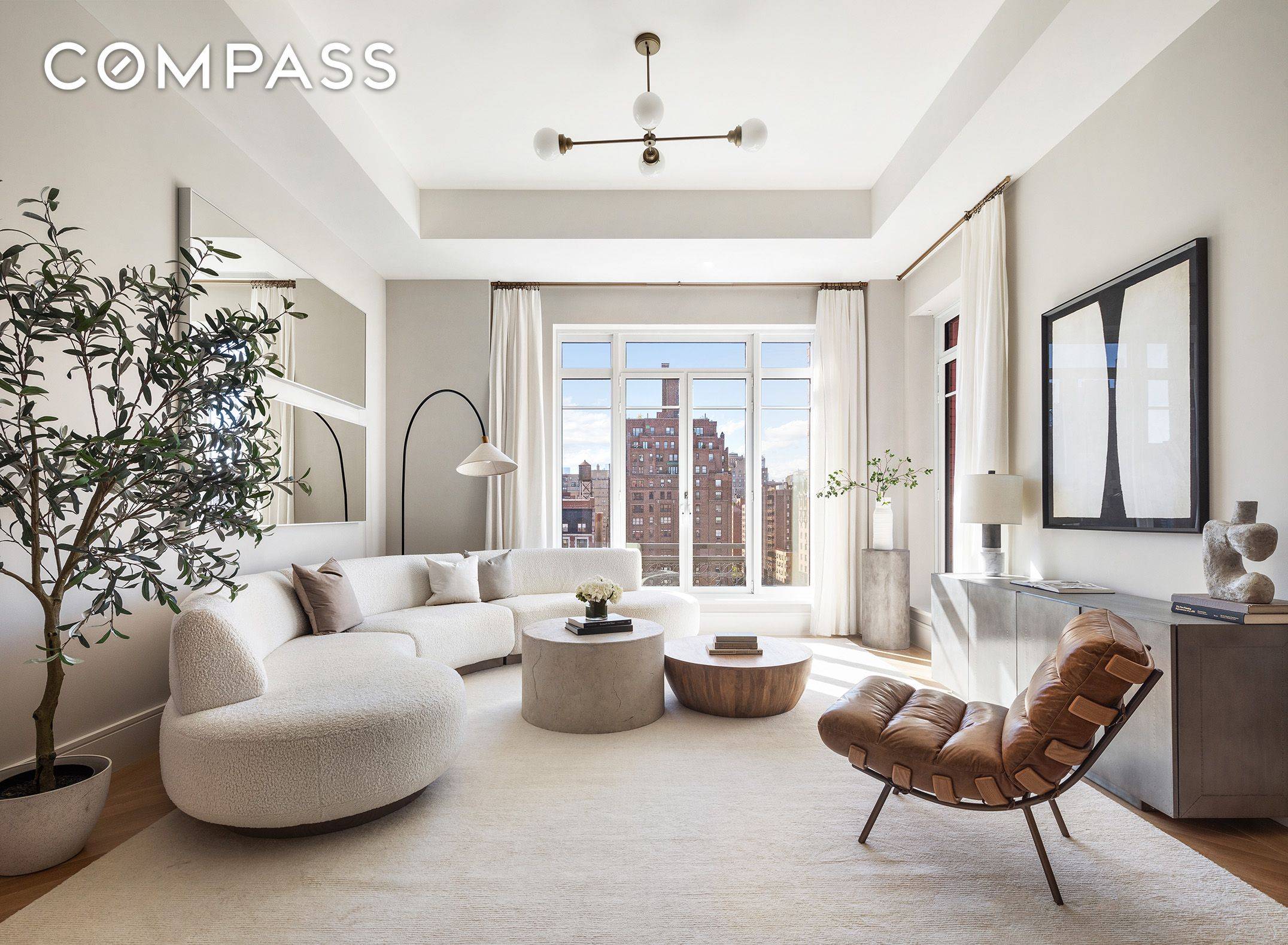 Residence 14B is a 3 bedroom, 3 bathroom home which glows with the open southern light and views over the Upper West Side towards the Hudson River.