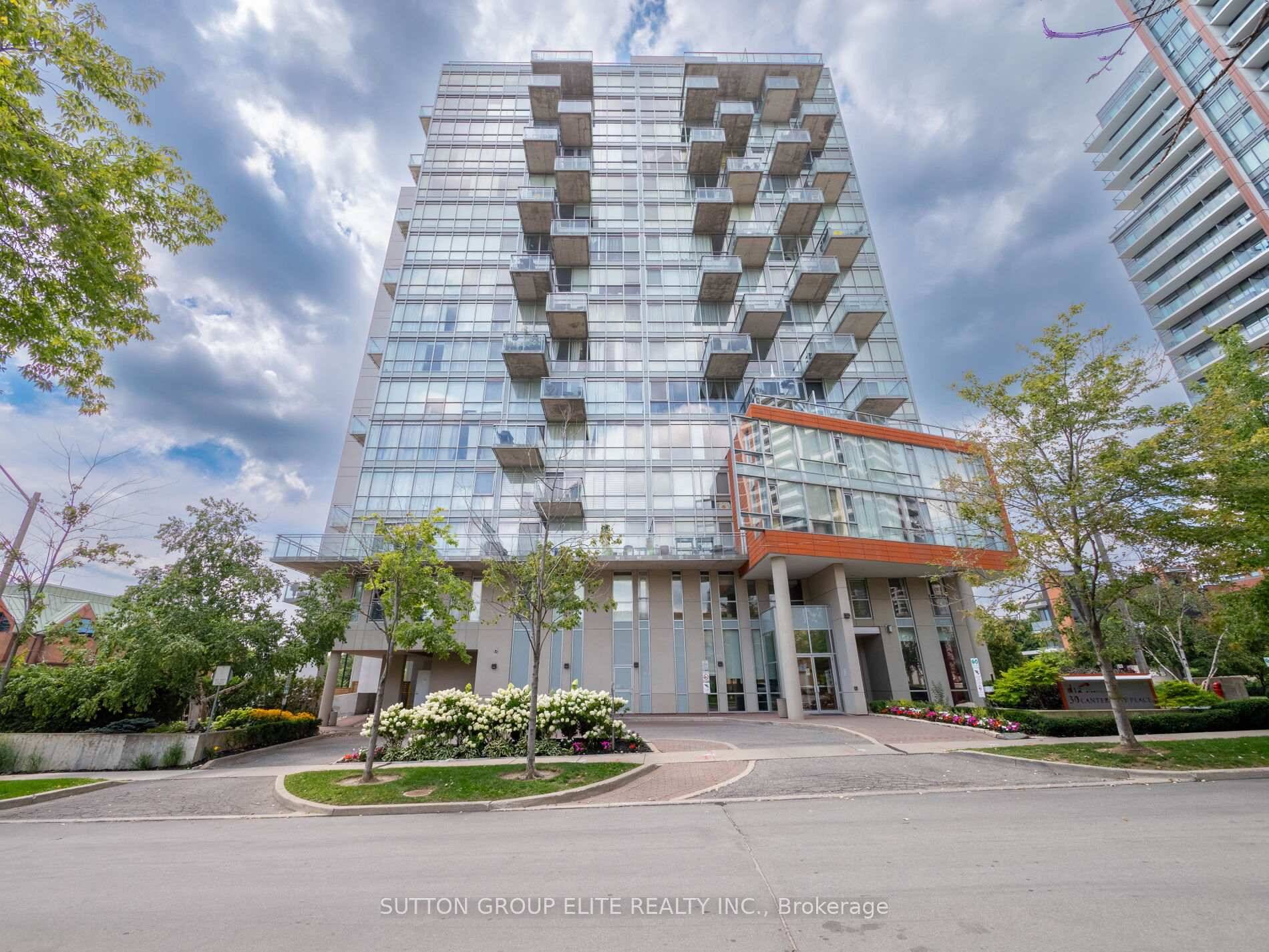 Stunning Open Concept Living With Beautiful Floor To Ceiling Windows.