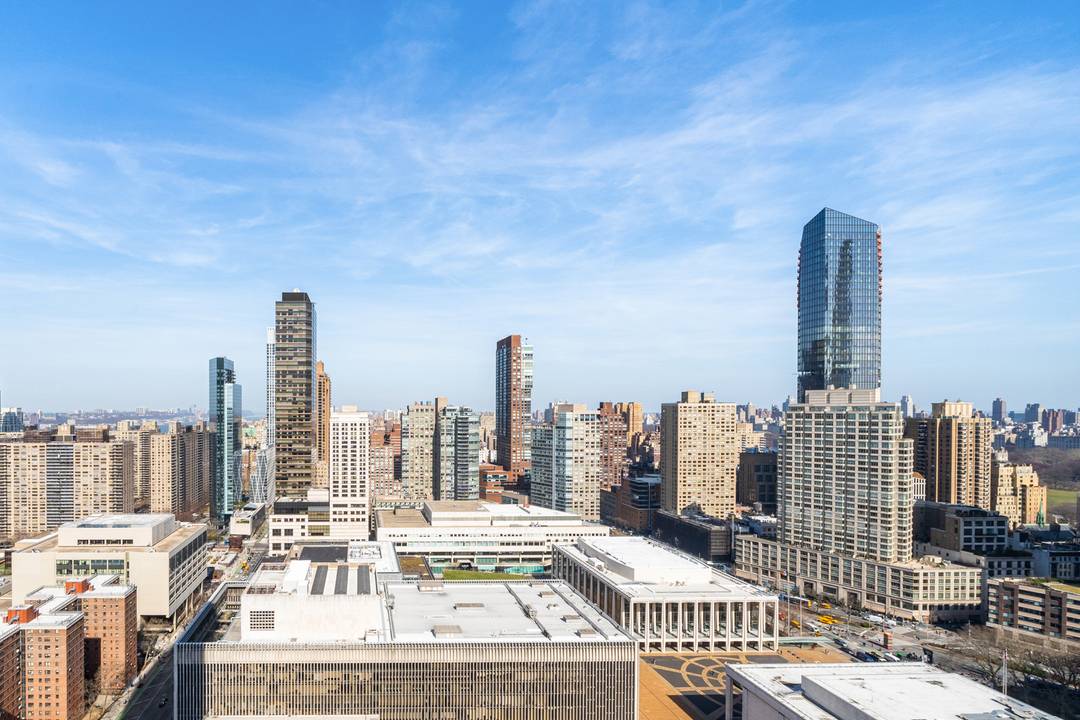 Highest floor studio in the building !