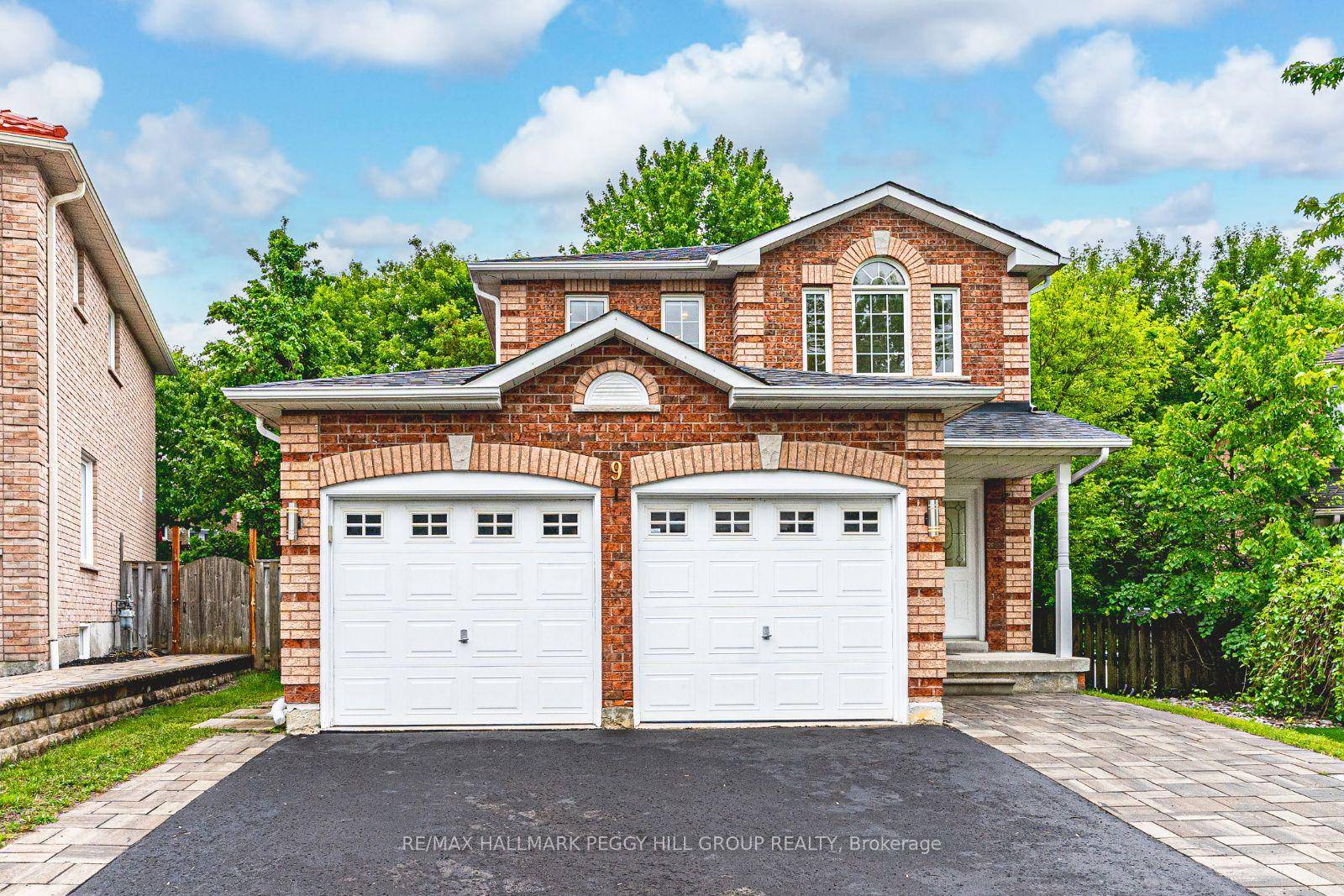 RAVINE VIEWS, DESIGNER FINISHES, amp ; AN UNBEATABLE LOCATION !