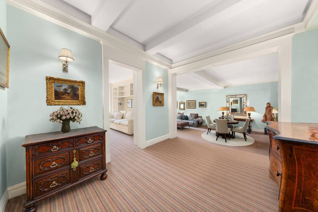 Welcome home to this elegant, south facing, sun filled, two bedroom residence in excellent condition located off Fifth Avenue, in the heart of Carnegie Hill on the upper east side ...