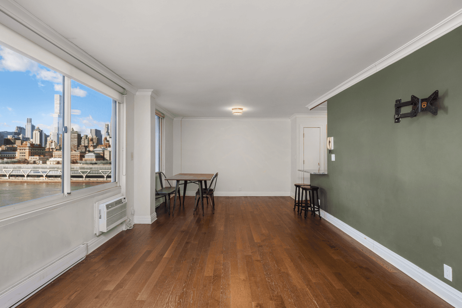 Renovated, Spacious One Bedroom with Stunning Water and NYC Skyline Views Apartment Highlights 803 sq.