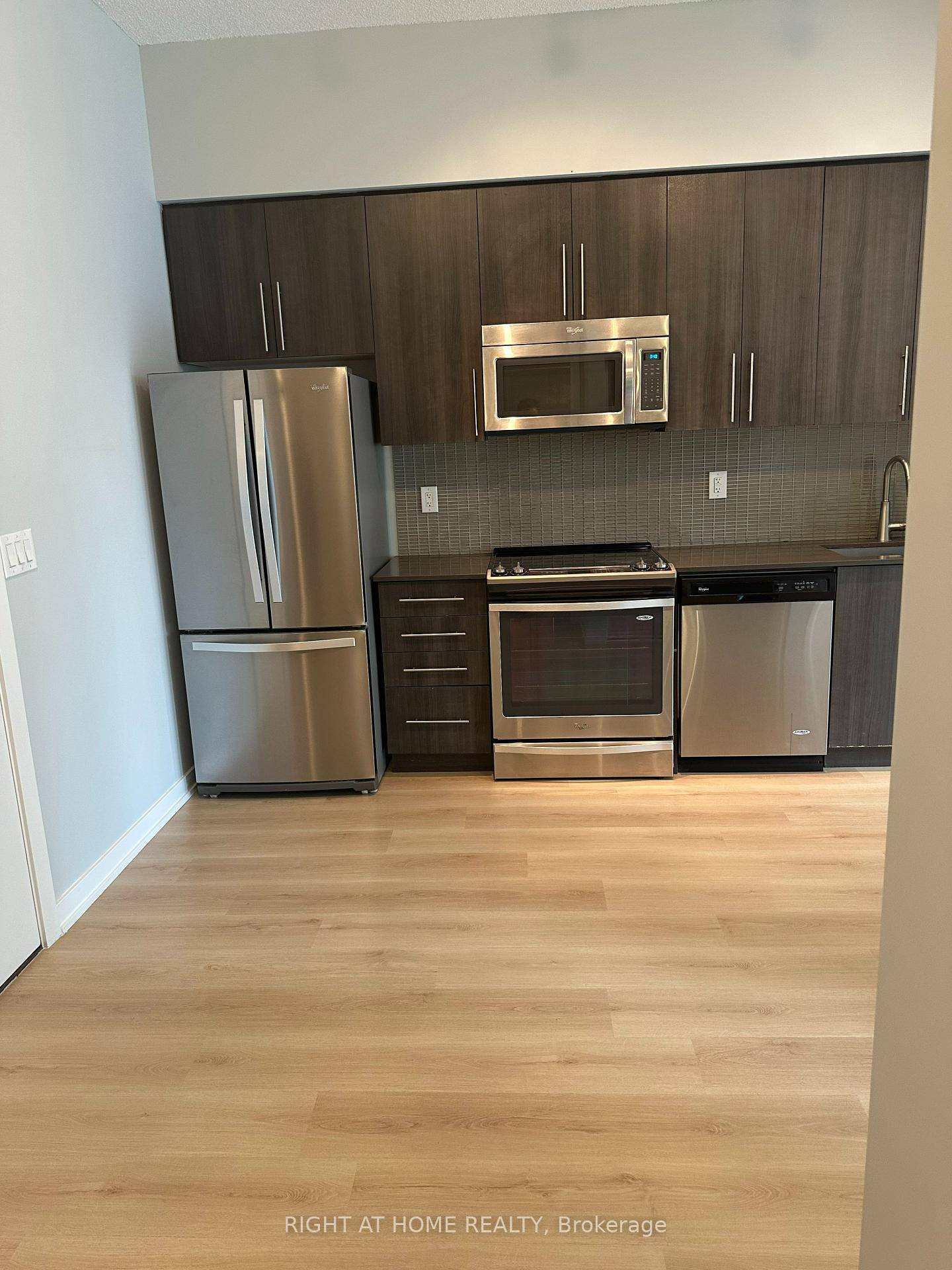 Bright And Spacious One Plus Den Unit, Located In The Heart Of Mississauga City Center Square One, Open Concept And Modern Finishes Throughout, One Bedroom Plus Den, Den Can Be ...