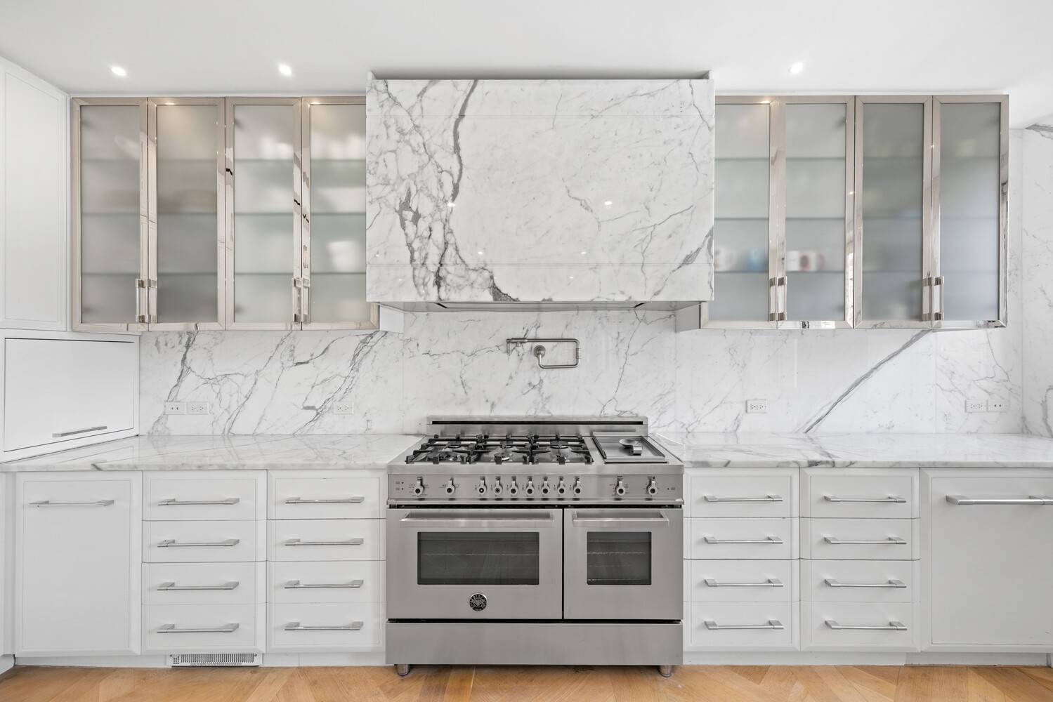 ALL OPEN HOUSES ARE BY APPOINTMENT ONLY PLEASE VIEW THE VIDEO FOR MORE INFORMATION This exquisite Cetra Ruddy designed condo residence offers a scale and magnificent finishes that are so ...