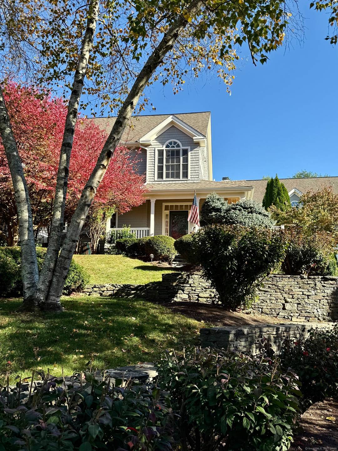 Welcome to this stunning, well sought after, modern, condo tucked away at the end of a quiet cul de sac !