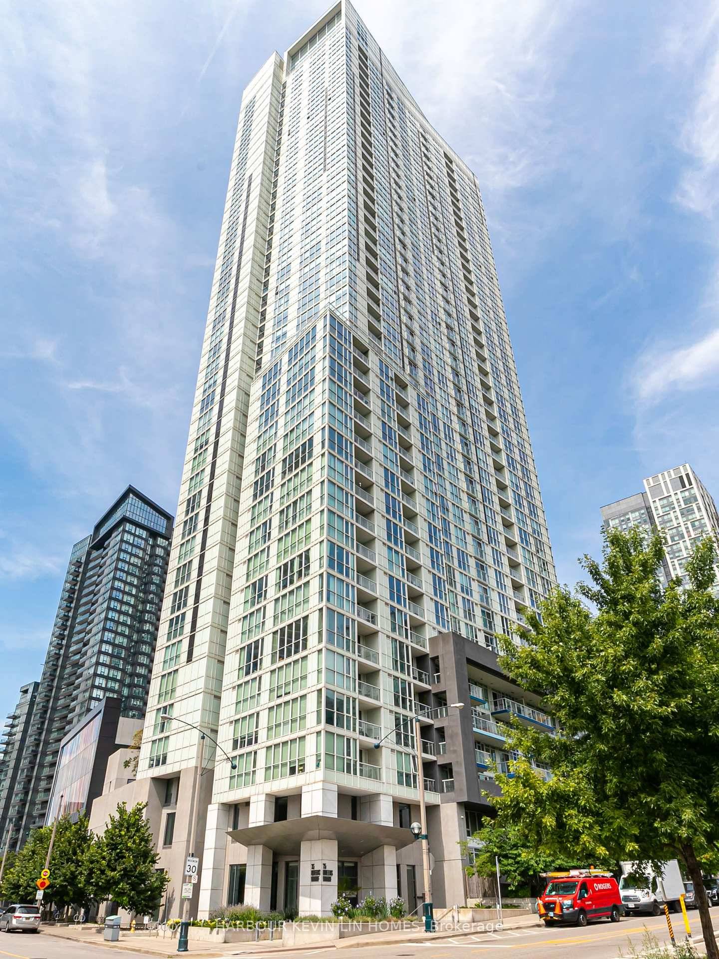 Modern Studio in Prime Downtown Location Available Now !