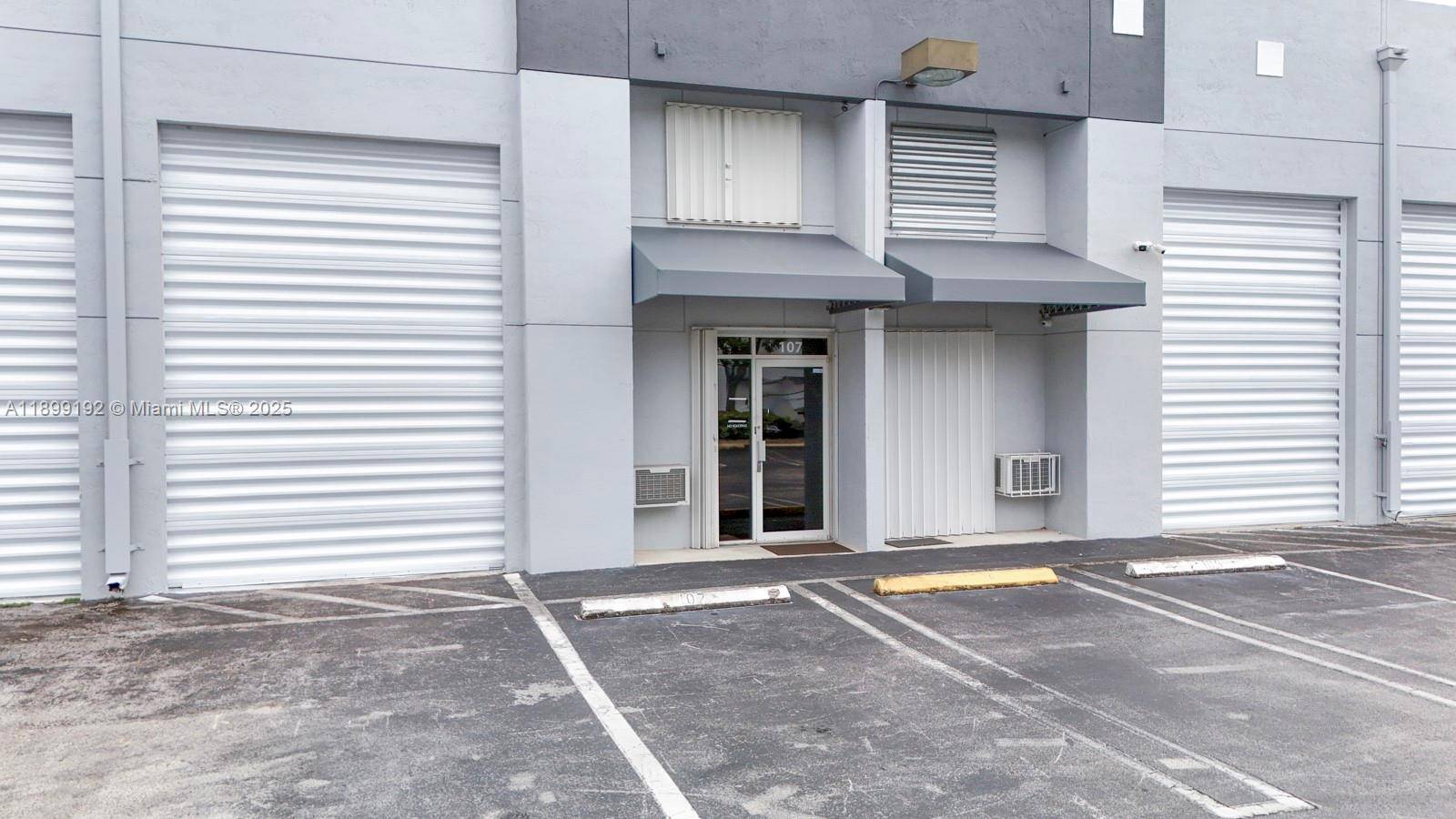 Office Warehouse in one of the most sought after areas in West Kendall.