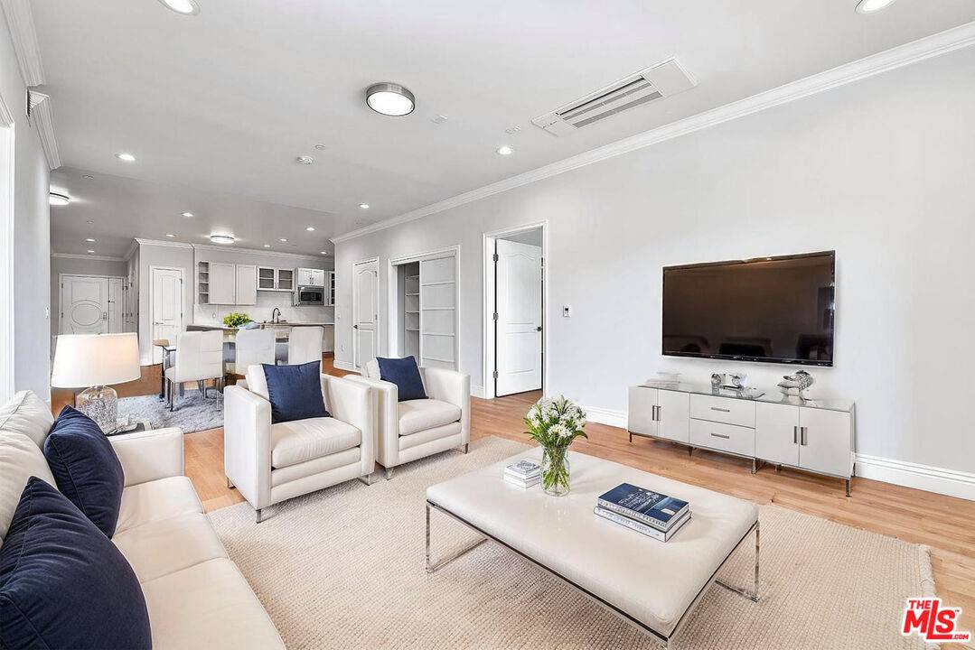 944  S Serrano Ave 2BR La