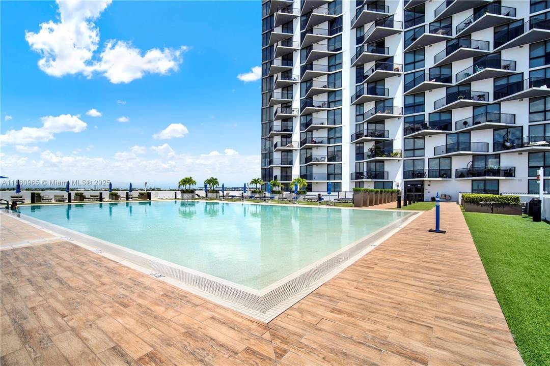 Exclusive residence in the heart of Downtown Doral.