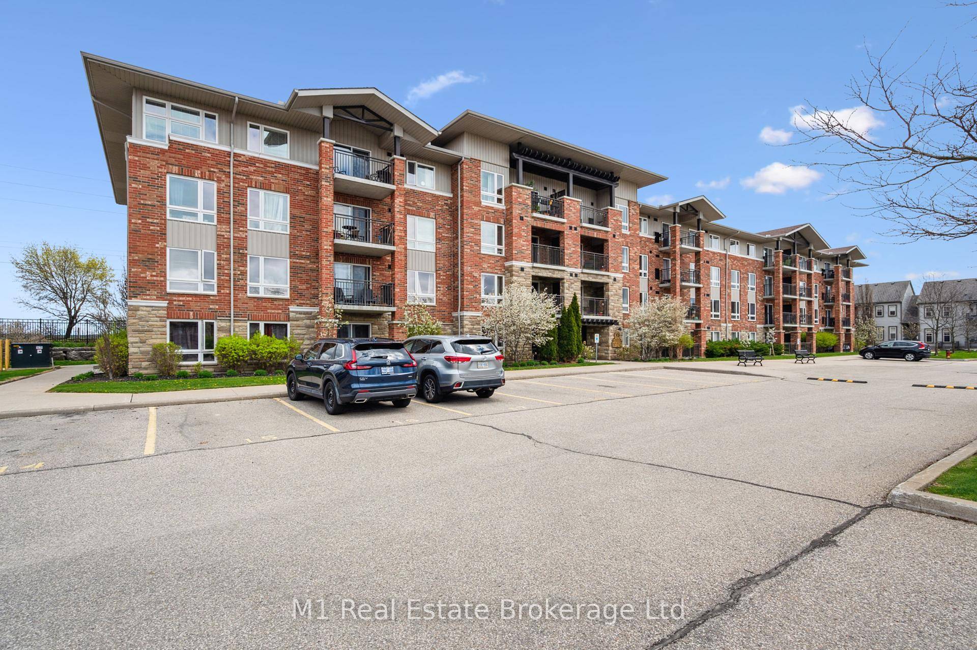 Welcome to this beautifully designed 2 bedroom, 2 bathroom home located in Guelph's desirable south end.