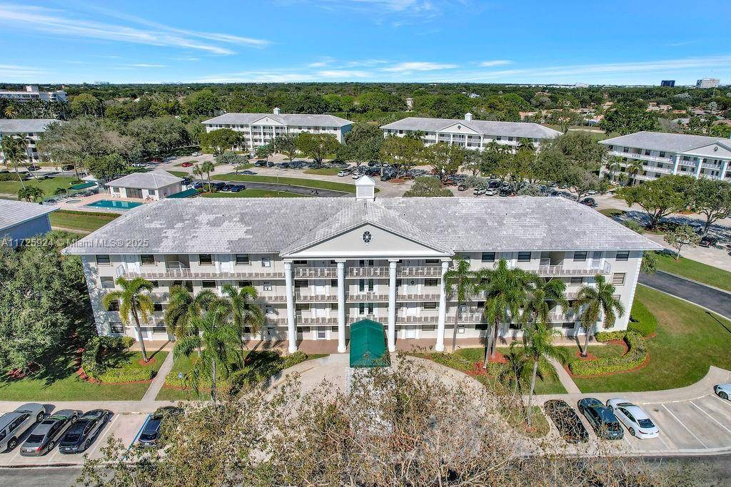 Discover this beautifully renovated 2 bedroom, 2 bath condo with a versatile den bonus room in the sought after Whitehall community of Boca Raton.