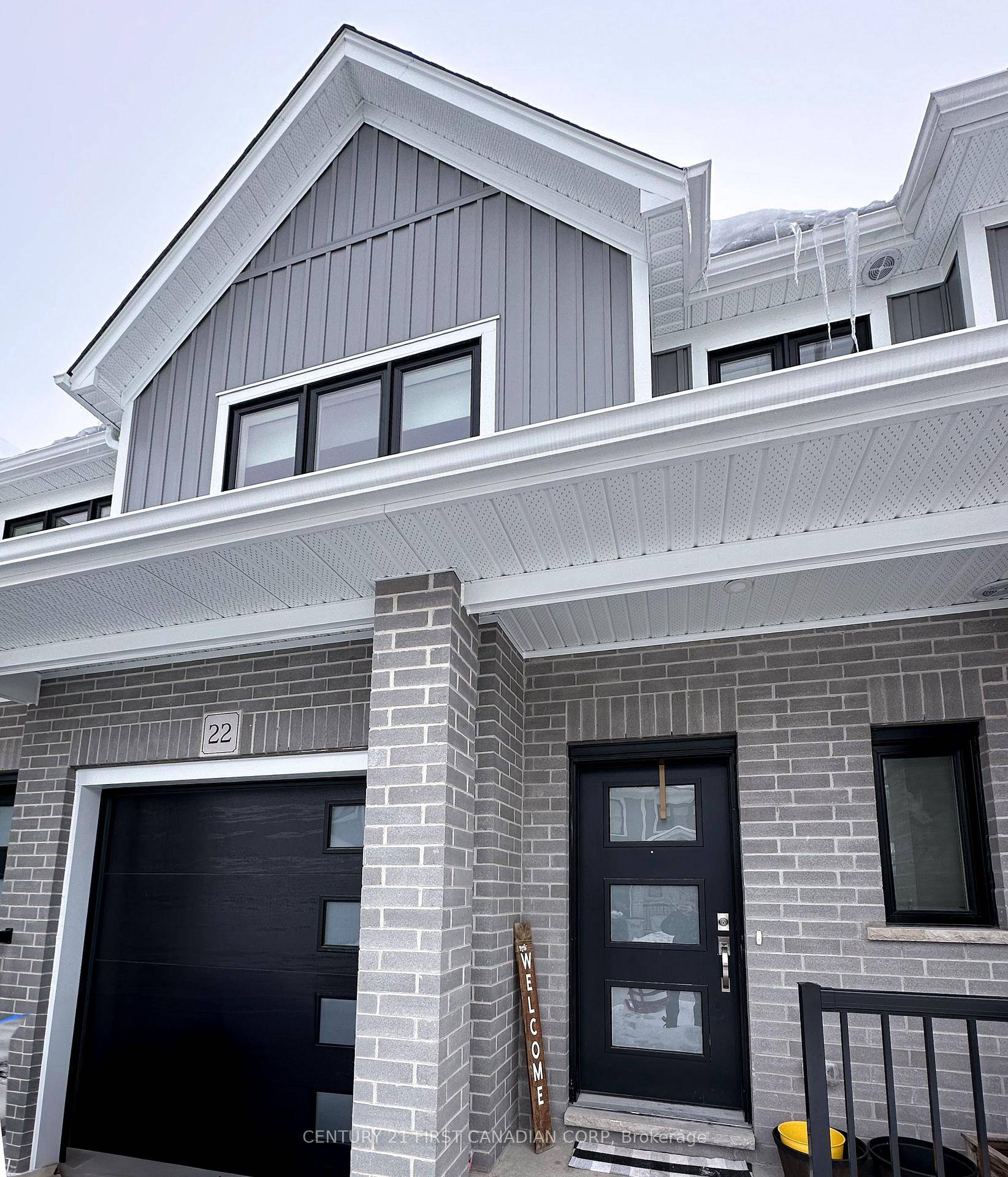 Gorgeous Upgraded 2 Storey Townhouse in the heart of Lucan !