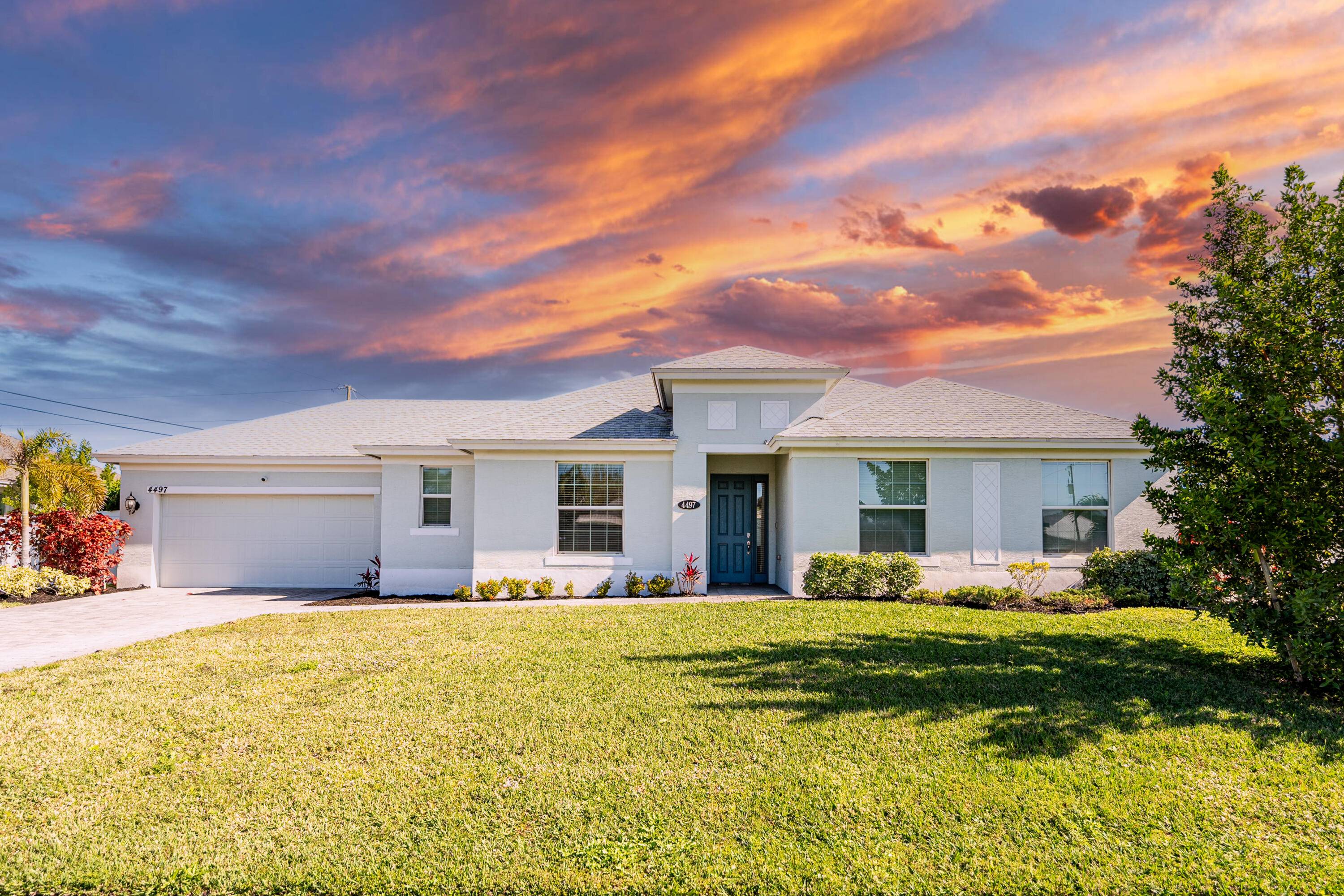 Sellers Relocating, Motivated and will assist with Buyer's closing costs upon accepted Offer !