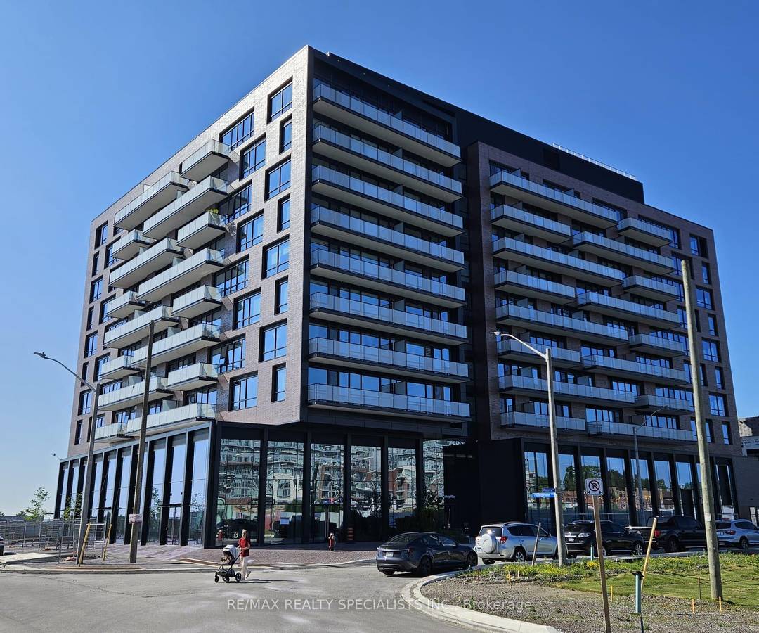 FULLY FURNISHED AVAILABLE SHORT OR LONG TERM Discover the unparalleled lifestyle at Brightwater Condos in Port Credit where modern luxury meets breathtaking waterfront views.