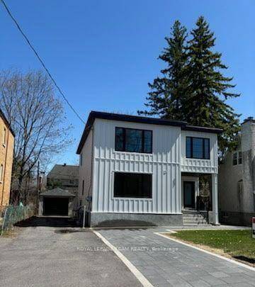 Welcome to this beautiful triplex.