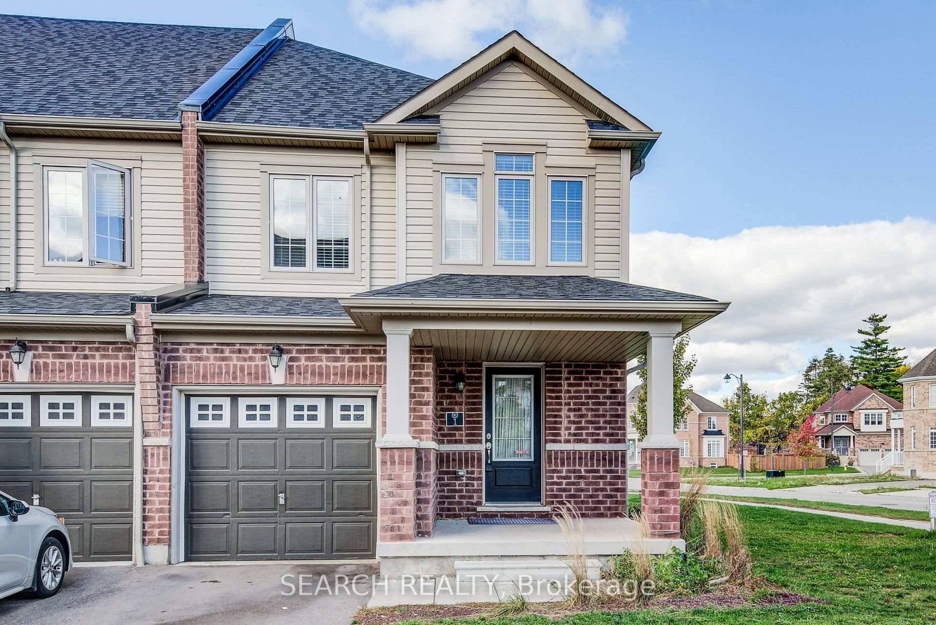Huge Premium Corner Lot Free Hold 2 Story Townhouse Less than 5 years Old Modern Open Concept layout 3 Spacious bedrooms Convenient 2nd Floor Laundry Minutes from Hwy 401, Conestoga ...