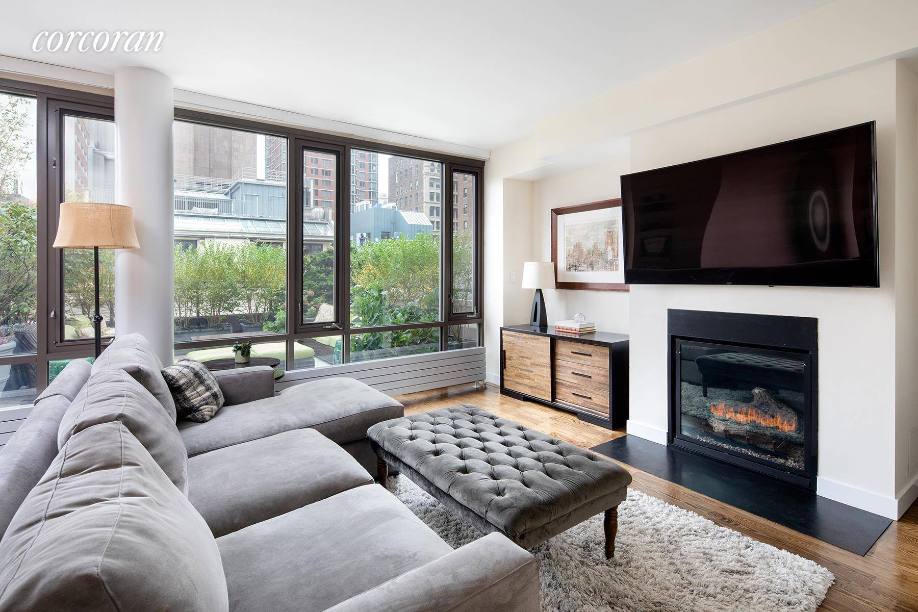 TRIBECA FS CONDOMINIUM PENTHOUSE TERRACES GARAGE PHENOMENAL 77 READE STREET PENTHOUSE A2165sf Interior 1020sf TerracesEntertaining and Dining will elegantly flow as 33ft of Glass Walls graciously invite you to the ...