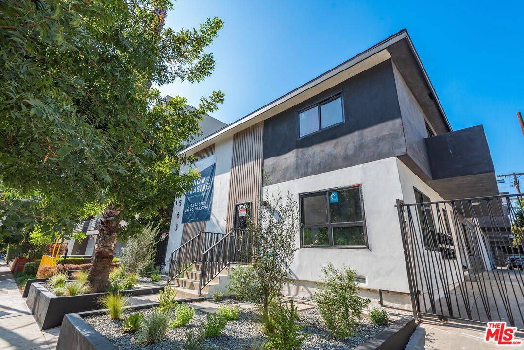 1563 Gordon St 10BR Hollywood Hills East La