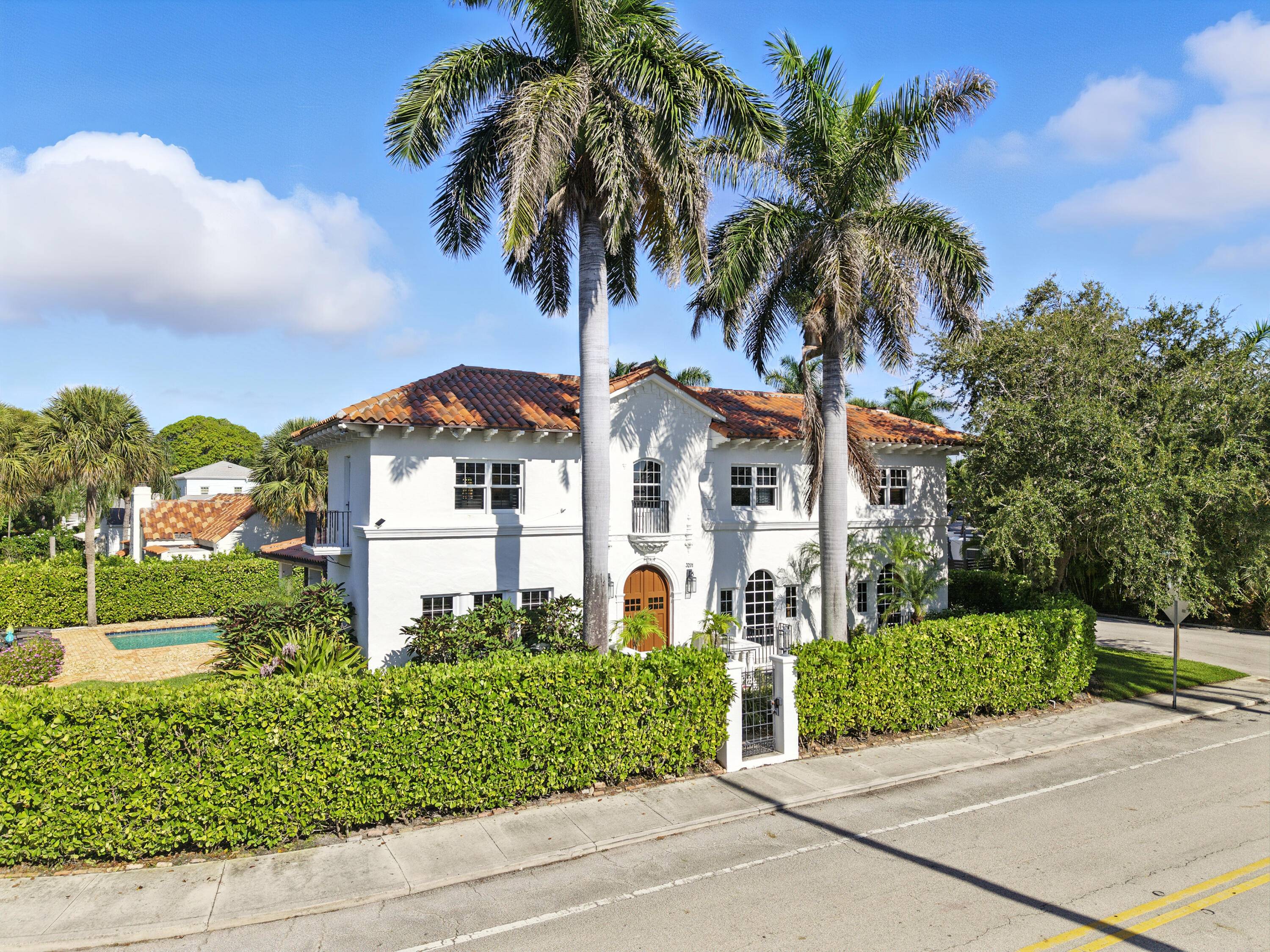 Welcome to 3201 N Flagler Drive located right across the intracoastal waterway in one of West Palm Beach's highly sought after areas, Northwood Shores.