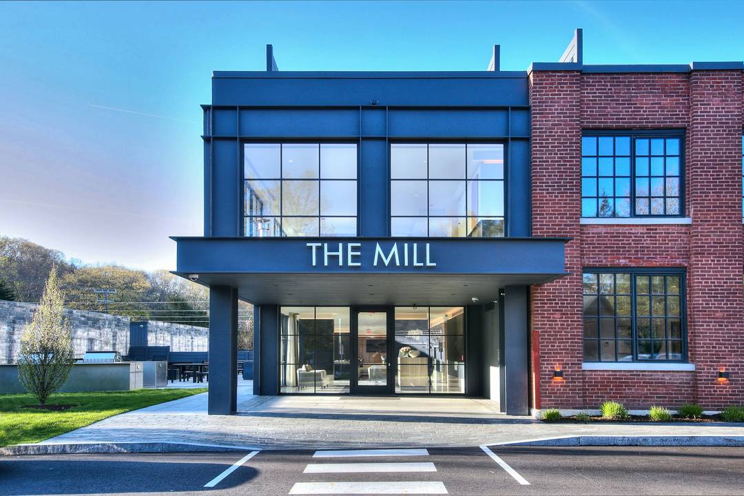 Welcome to Residence Duplex 2 at The Mill Westport, a spectacular unit with spacious rooftop deck which offers high end luxury living with all the amenities of a fine custom ...
