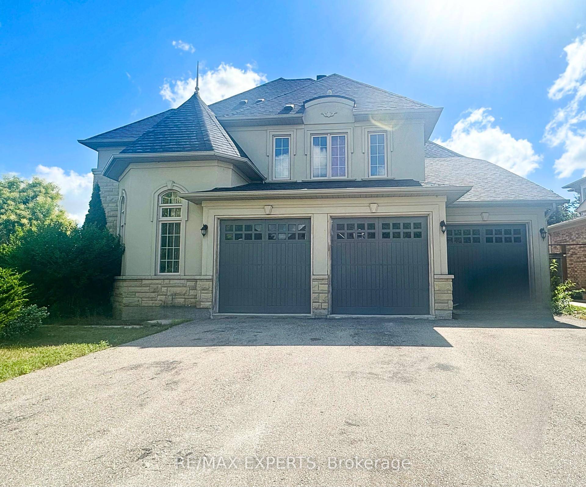 Welcome To The Prestigious Chateau's Of Castlemore Neighbourhood.