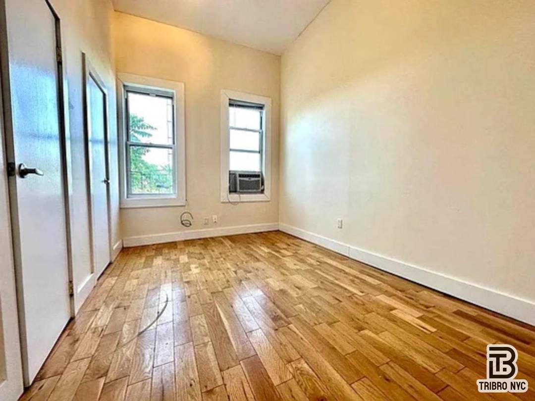 Amazing 3 bedroom 2 bath in Greenpoint.