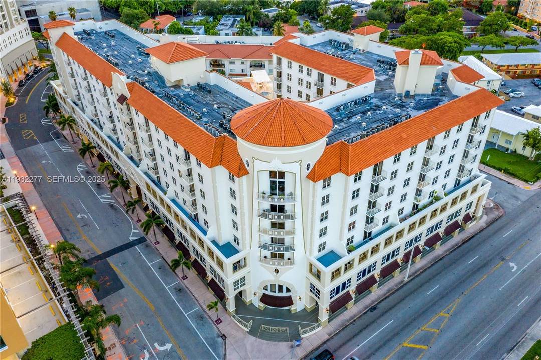 Beautiful open concept, high ceiling amp ; 1 bathroom commercial unit on the ground floor of The Minorca Condominium, a mixed use building, which combines modern comfort amp ; elegance ...