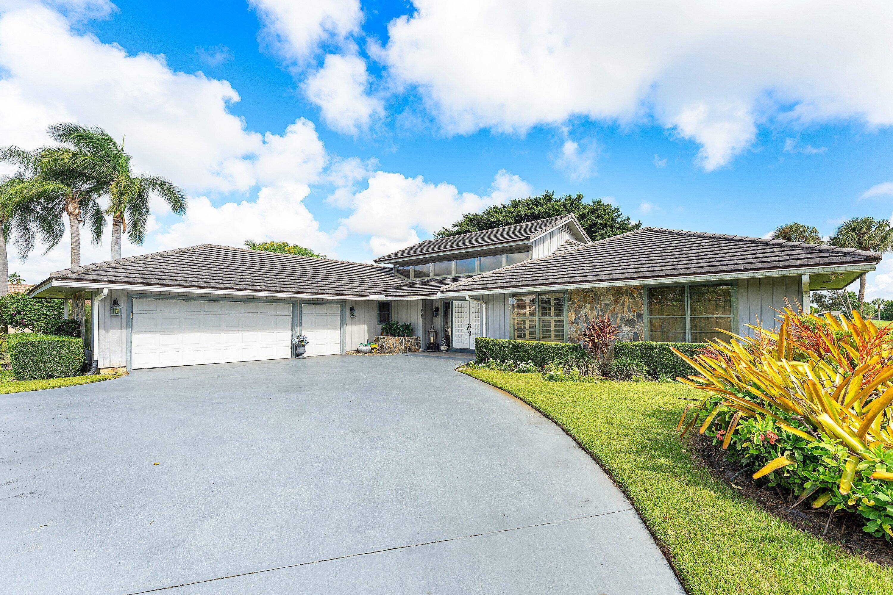 RARE FIND ON EASTPOINTE PINES !