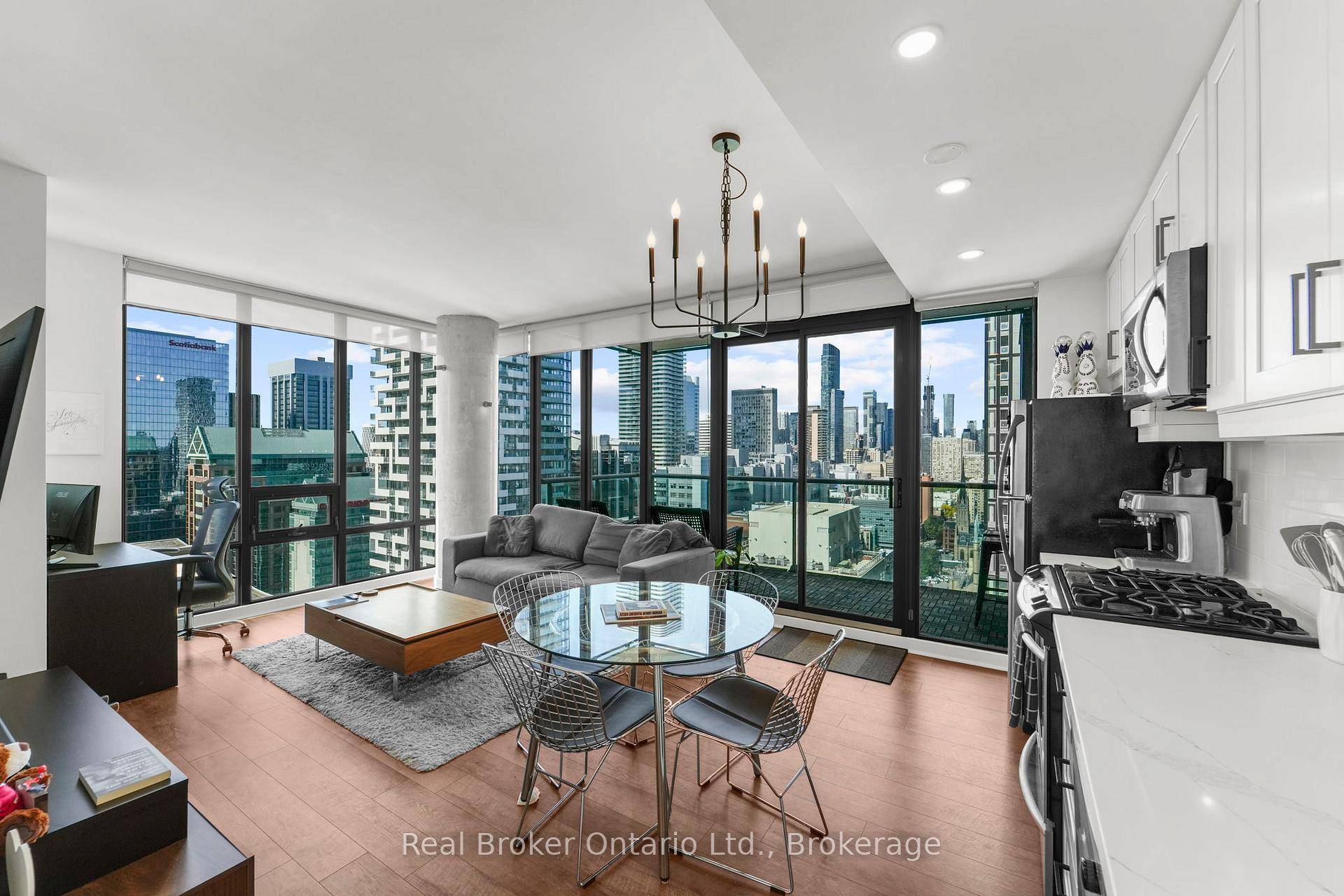 This stunning 1 bedroom, 1 bath corner unit sits high on the 29th floor, offering jaw dropping city views from every angle.