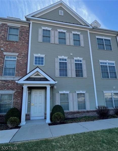 This Beacon Point Townhouse offers a large living area without the maintenance of a large home.