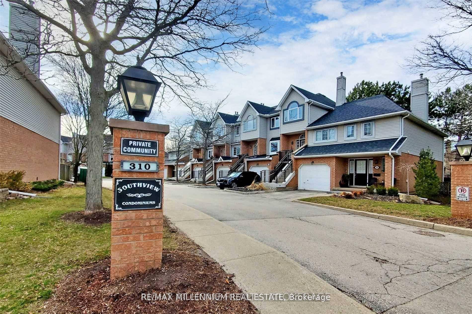 Stunning 3 Storey Townhouse In Prime East Galt Location !