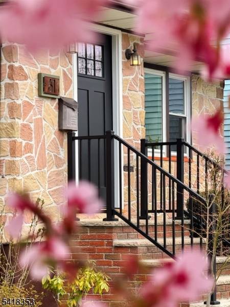 Filled with warmth, this inviting 2 bedroom ranch offers effortless living in Maplewood's sought after Hilton neighborhood, a vibrant, artistic enclave that feels like a natural extension of NYC.