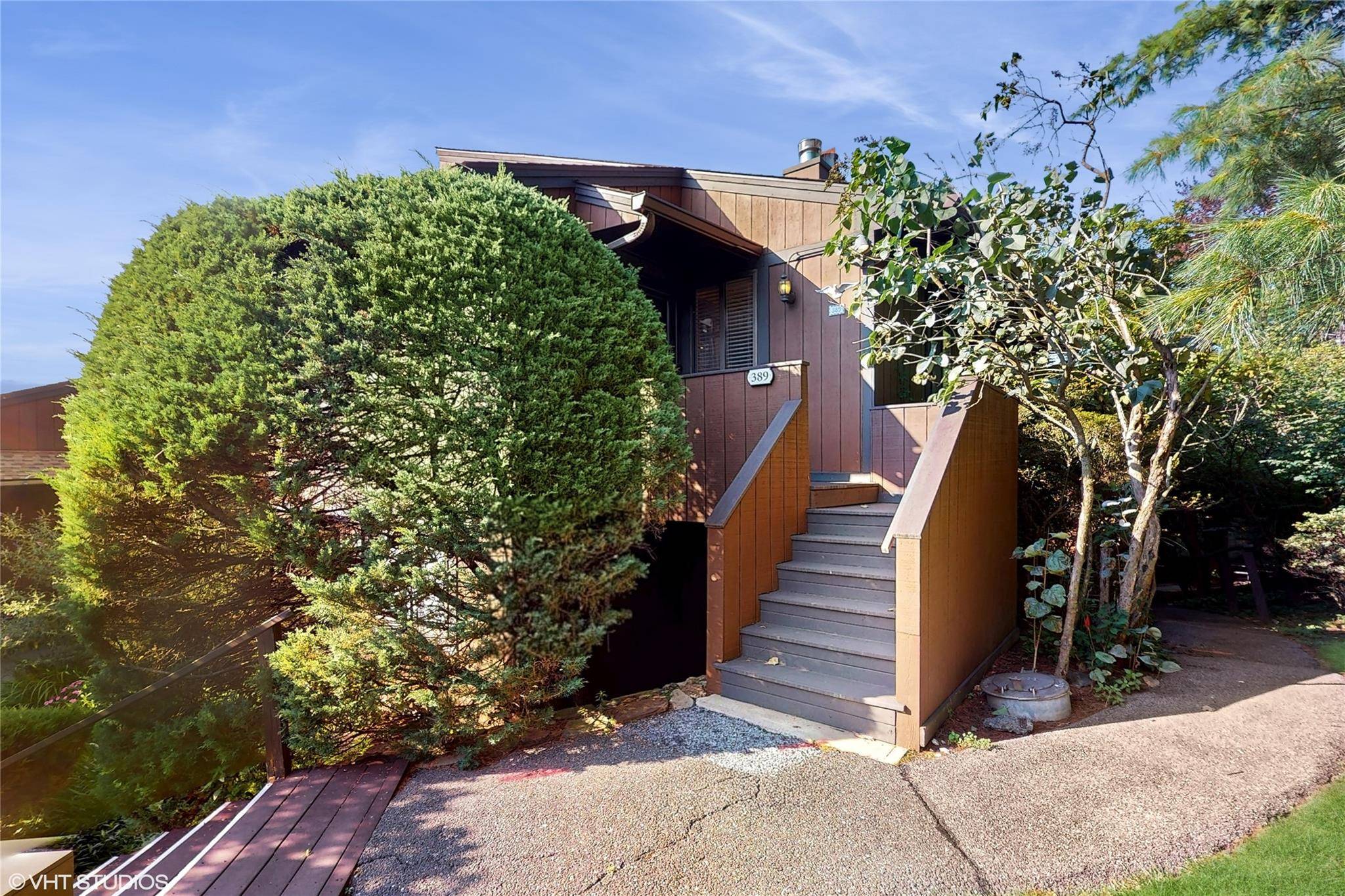 Stylish 2 Bedroom Condo with Den that lives like a three bedroom in the Sought After Edgemont Community !