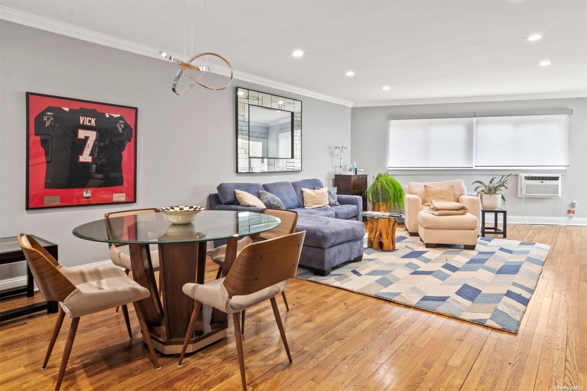 This large one bedroom, one bathroom unit and private terrace with ocean views is the essence of beach living.