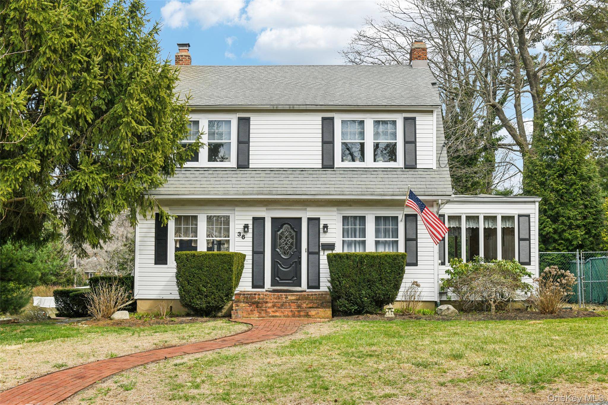 Welcome to 36 Seaview Avenue a magnificent property that boasts a generous canvas of.