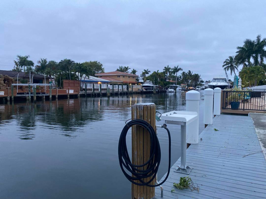 This property is on deep water with canal width of 110 feet located in Bermuda Riviera and walking distance to beach and Galt Ocean Mile shops and restaurants.