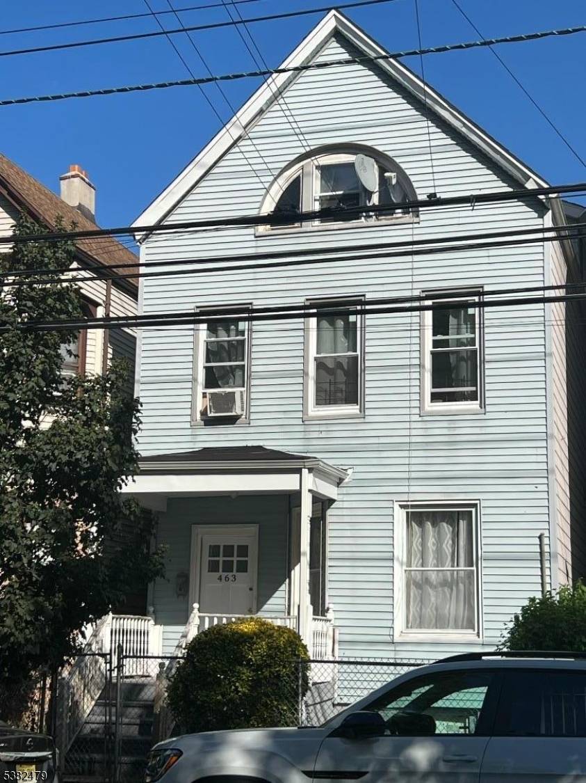 Great Opportunity For Investors Or First Time Home Owners To Own A Property in One Of The Most Sought After Areas In Newark.