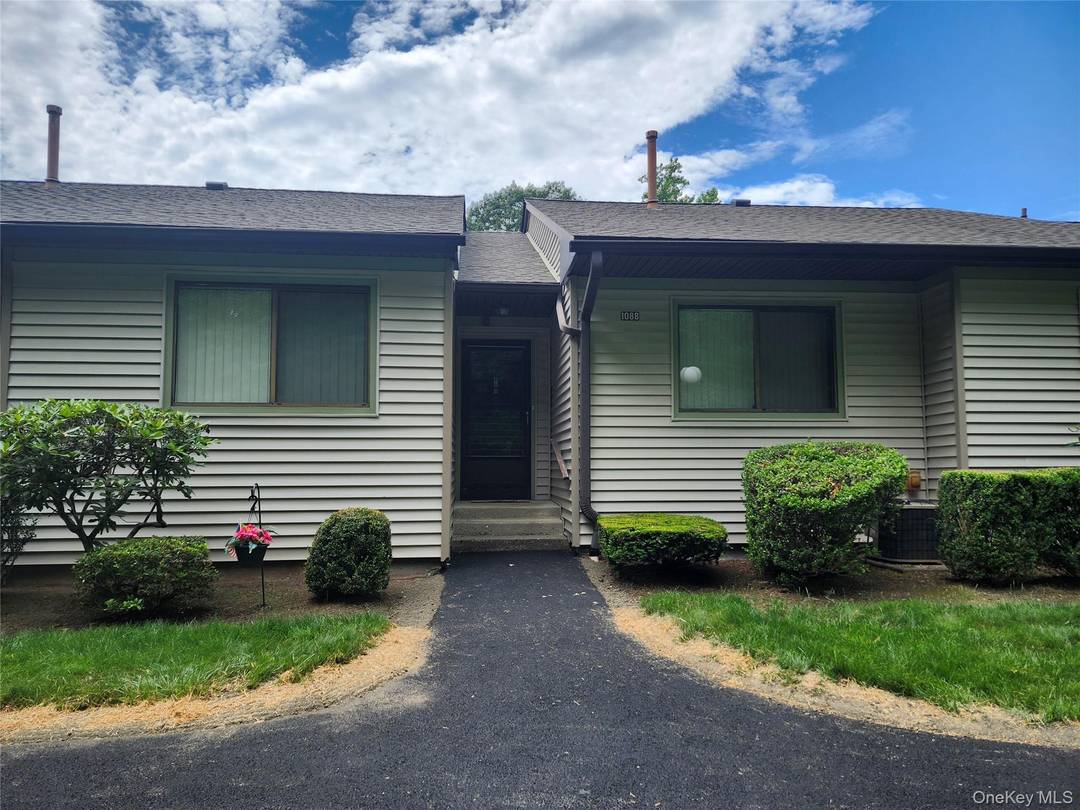 Meticulously cared for, pristine, and spacious 1, 200sf, lovely 2 bedroom, 2 bathroom, with garage, and great open floor plan condominium.