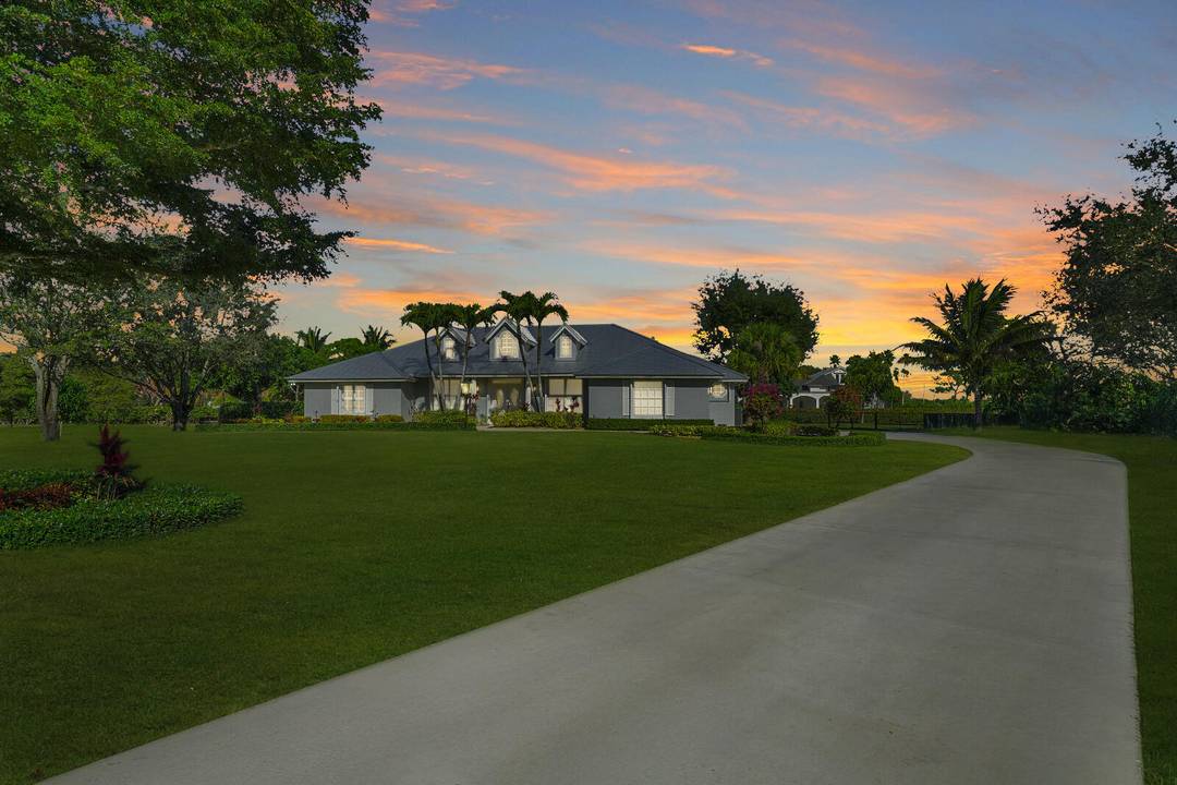 Fall in love with this luxurious, quintessential Floridian estate in the coveted Wellington Aero Club !