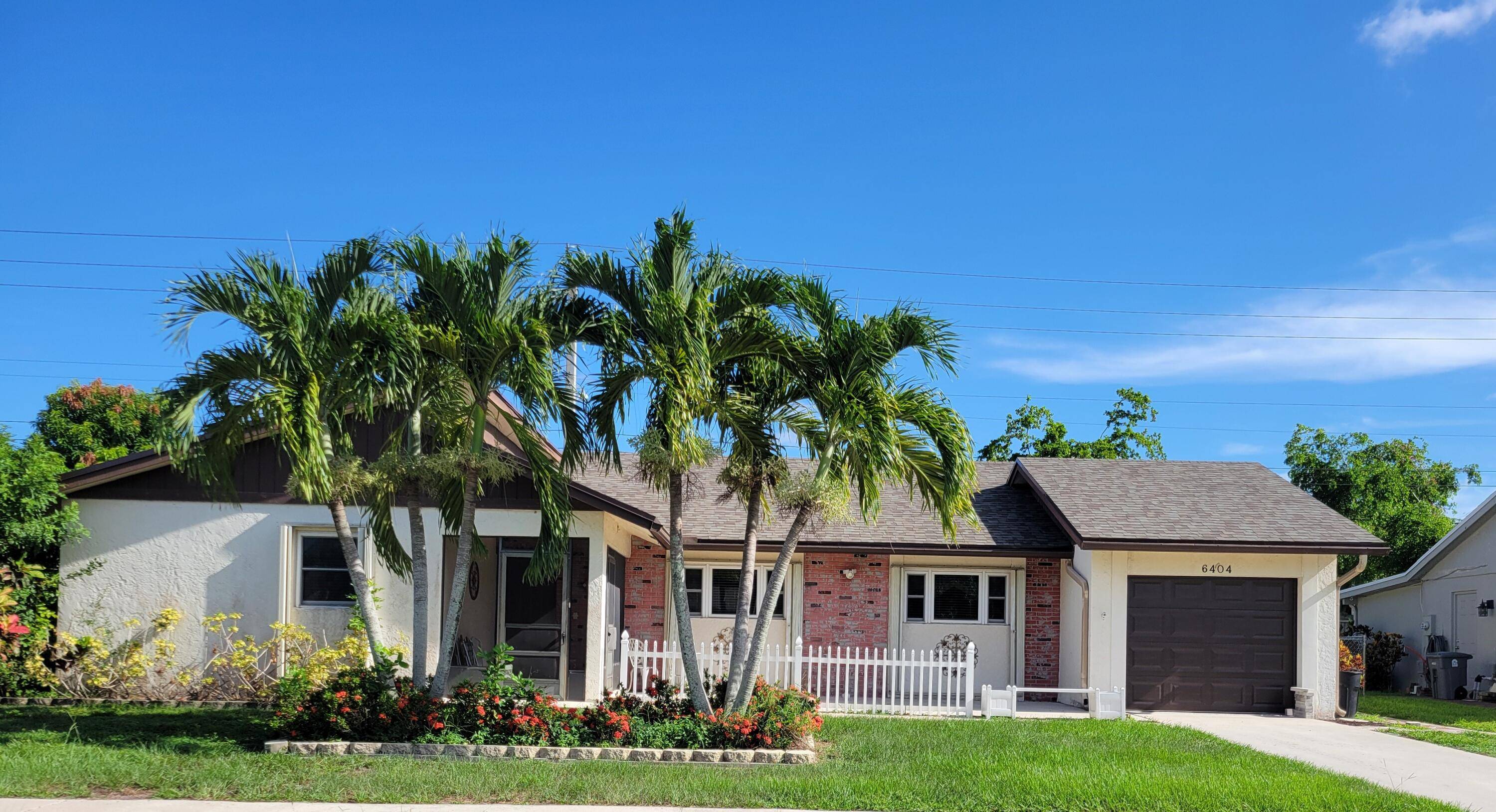 LOW HOW FEES NEW ROOF NEW A C UPGRADED KITCHEN UPDATED MASTER BATHROOM Located in a serene, pet friendly Delray Beach community, this home features a spacious, updated kitchen with ...