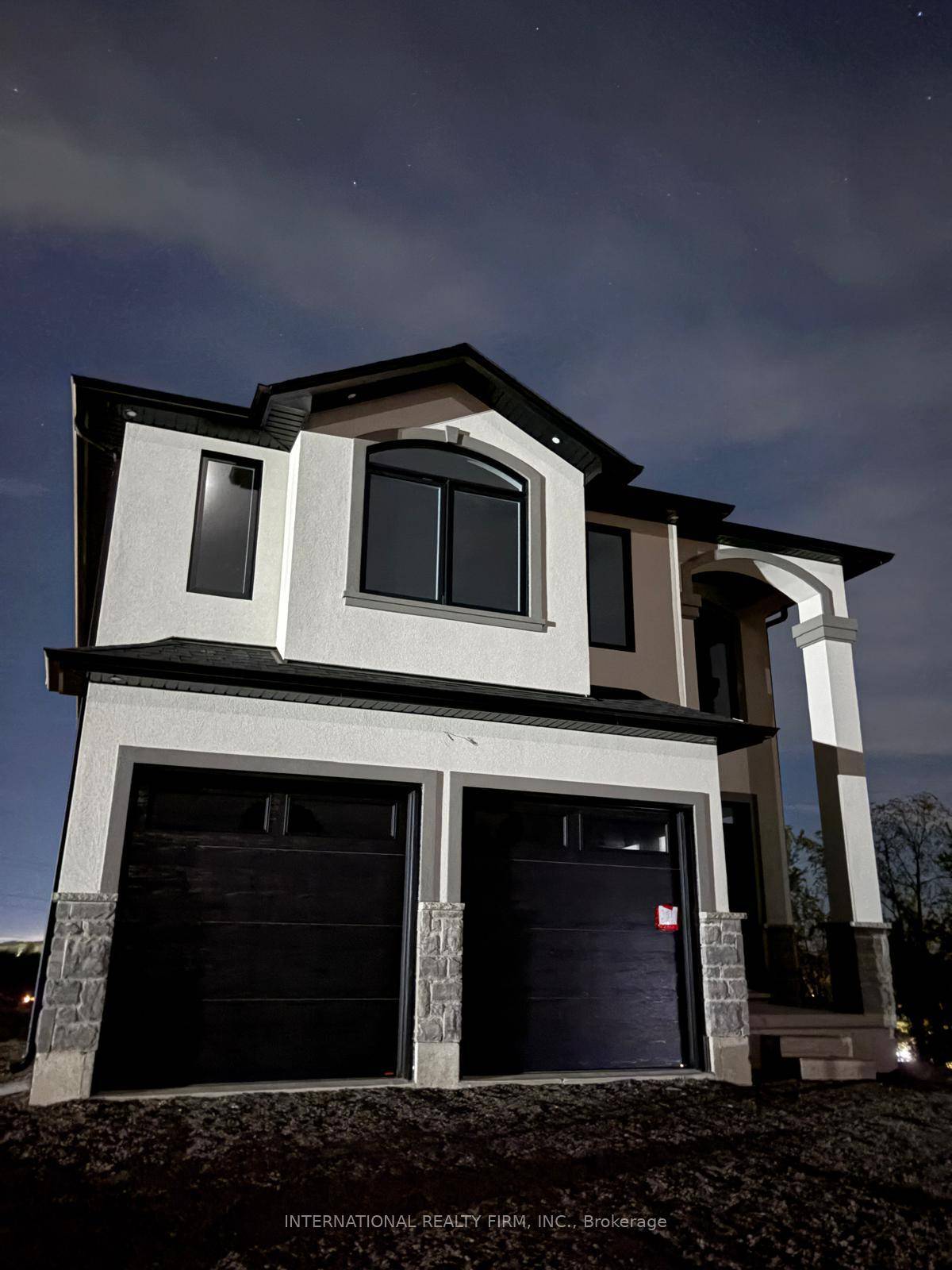 Brand new, never lived in 4 bed, 4 bath detached home with 2400 sq ft of luxurious living space available for lease !