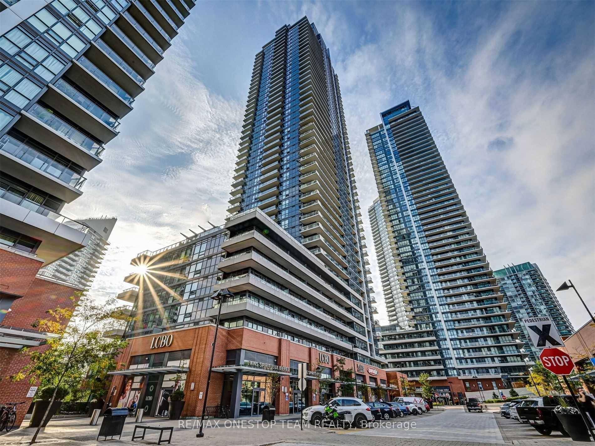 Luxury Condo In Westlake Community, Good Size 1 Bdrm amp ; Den, Modern Kitchen, Large Outdoor Balcony, Excellent Facilities Gym, IndoorSwimming Pool.