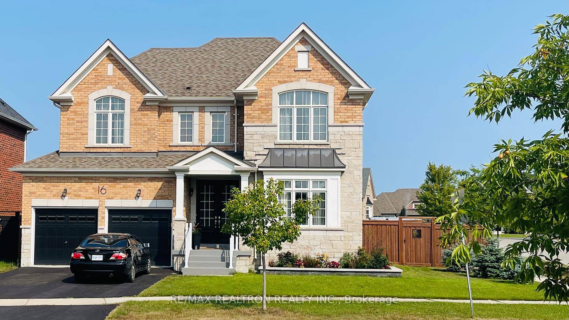 Elegant, Welcoming 62 foot Corner Lot Home in Prestigious Mount Albert !